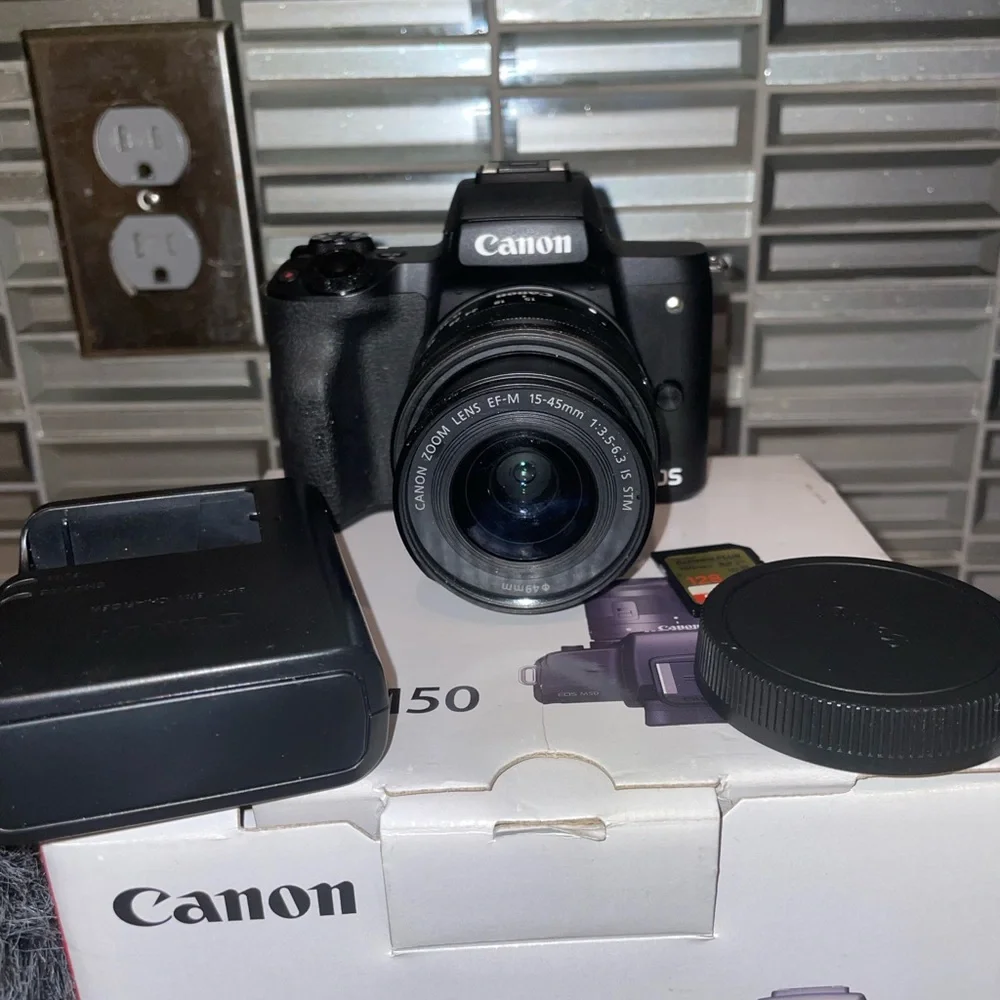 Canon EOS M50
